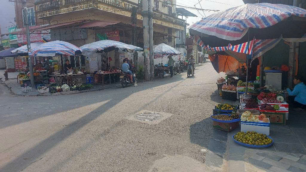 NHÀ MỚI 3 TẦNG KÍNH KOONG - 4 PHÒNG NGỦ - Ô TÔ ĐỖ CỬA TẠI HÀ LÂM 2, THƯ LÂM!