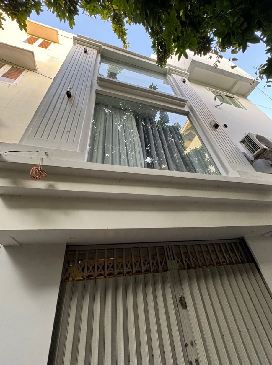 Bán nhà 3 tầng, Quận 1, gần Trần Hưng Đạo, 3.6x6m, hẻm ô tô, nhỉnh 5 tỉ