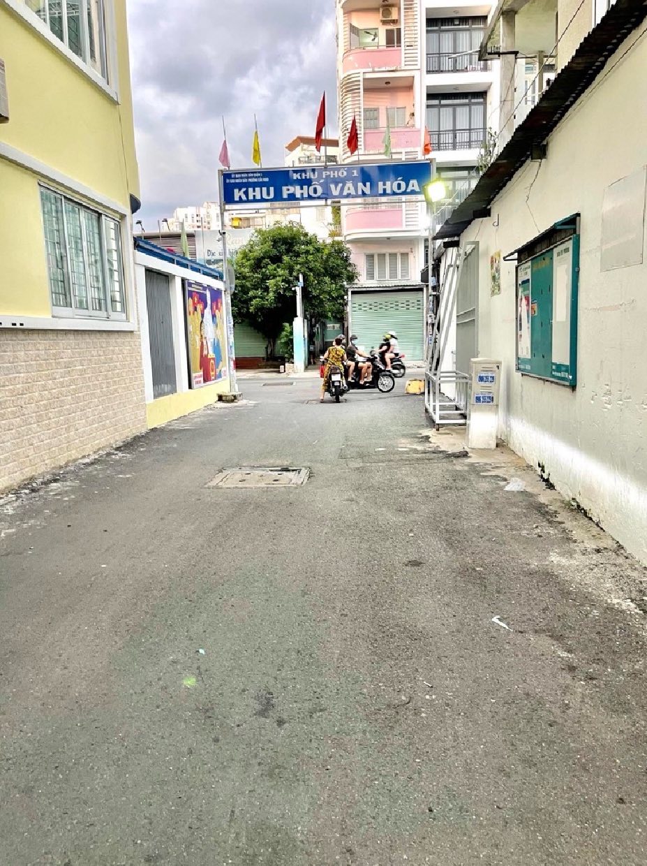 Bán nhà 3 tầng, Quận 1, gần Trần Hưng Đạo, 3.6x6m, hẻm ô tô, nhỉnh 5 tỉ