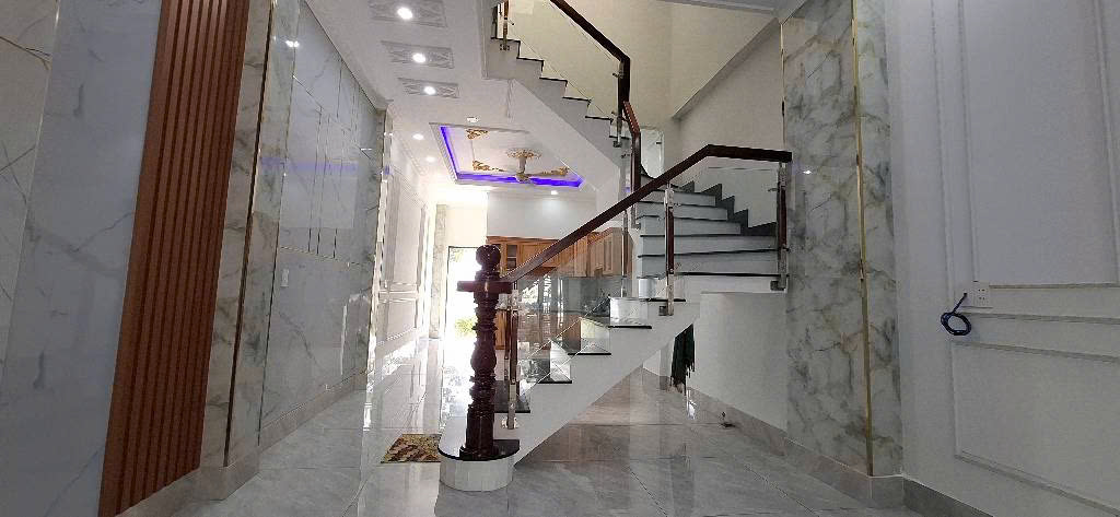 Hàng hiếm chỉ 1. Nhà đẹp đường rộng giá chỉ 4tỷ5 bớt lộc khách thiện chí.