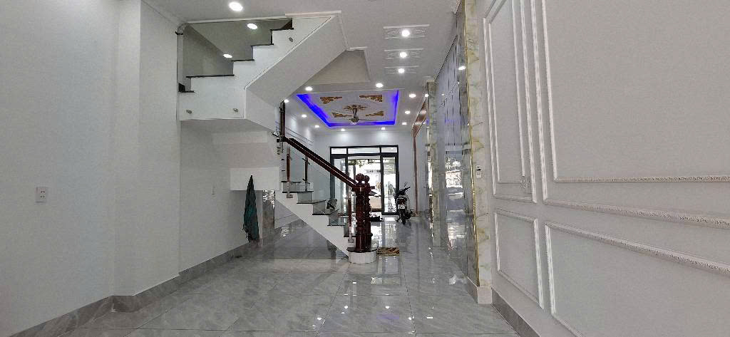 Hàng hiếm chỉ 1. Nhà đẹp đường rộng giá chỉ 4tỷ5 bớt lộc khách thiện chí.