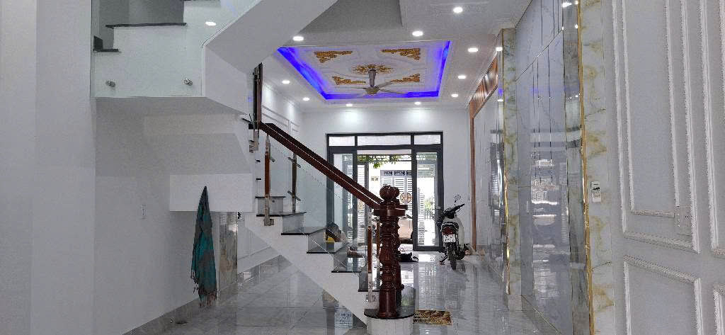 Hàng hiếm chỉ 1. Nhà đẹp đường rộng giá chỉ 4tỷ5 bớt lộc khách thiện chí.