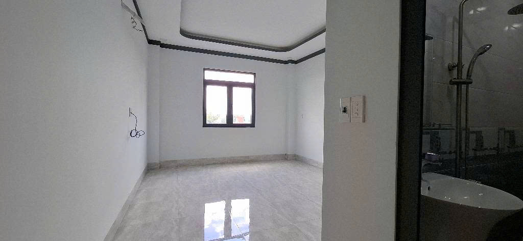 Hàng hiếm chỉ 1. Nhà đẹp đường rộng giá chỉ 4tỷ5 bớt lộc khách thiện chí.