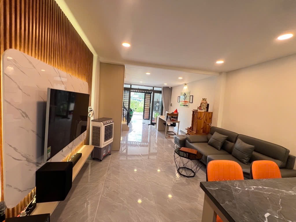 NHÀ MỚI FULL NỘI THẤT  CAO CẤP chỉ 6tỷ2 - ĐƯỜNG Ô TÔ TRÁNH NHAU - HOÀN CÔNG ĐỦ