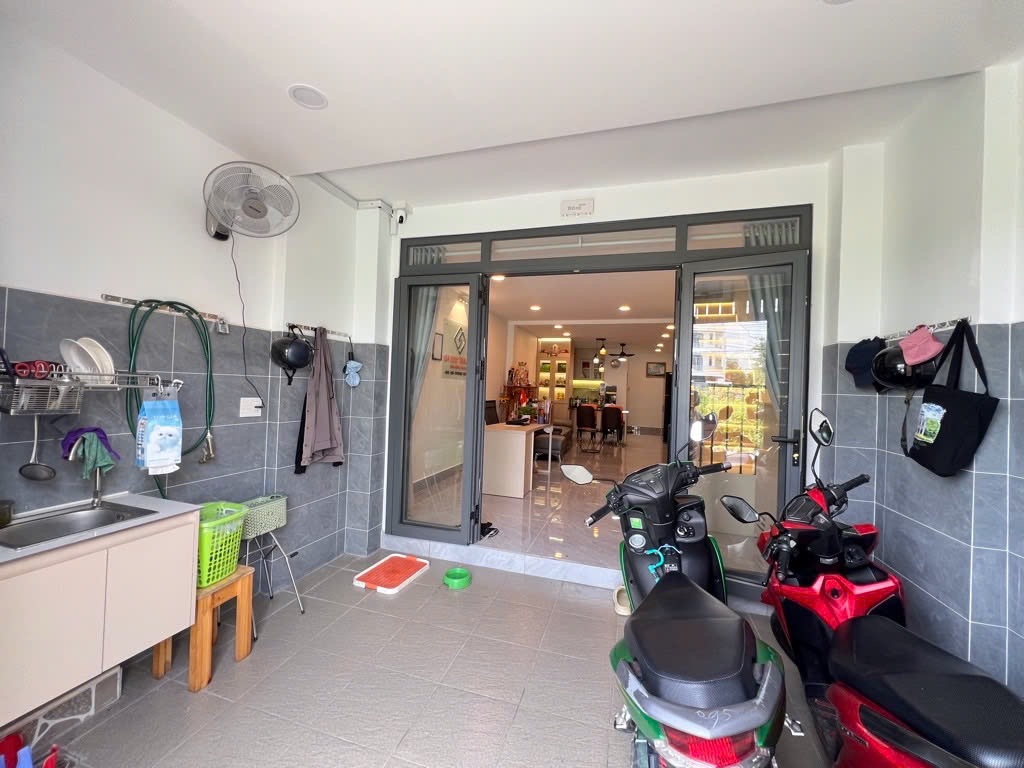 NHÀ MỚI FULL NỘI THẤT  CAO CẤP chỉ 6tỷ2 - ĐƯỜNG Ô TÔ TRÁNH NHAU - HOÀN CÔNG ĐỦ