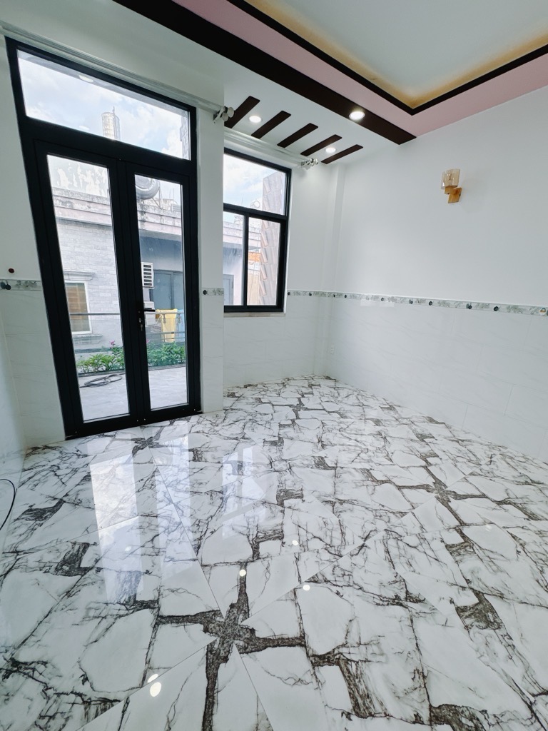 CẦN BÁN NHÀ ĐẸP SÁT MẶT TIỀN HẺM BỰ THÔNG TỨ TUNG.