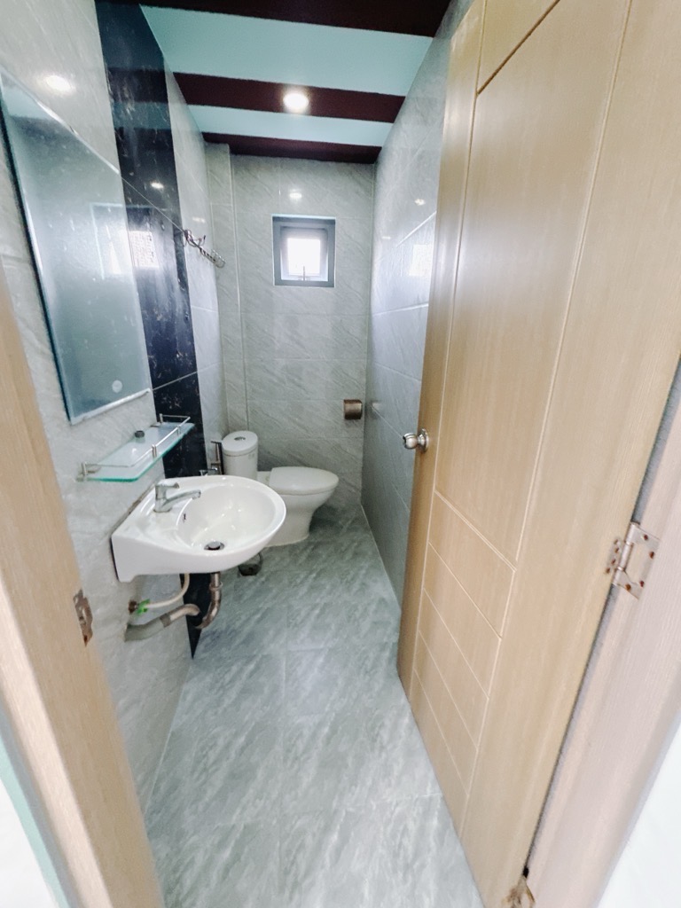 CẦN BÁN NHÀ ĐẸP SÁT MẶT TIỀN HẺM BỰ THÔNG TỨ TUNG.