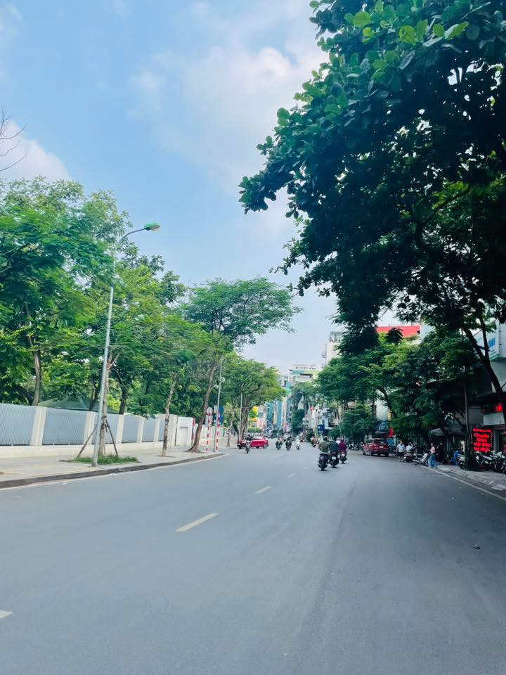 BA ĐÌNH -ĐỐI DIỆN LĂNG BÁC - GẦN HỒ TÂY- 50m2 RA PHỐ - GIAO LÊ HỒNG PHONG