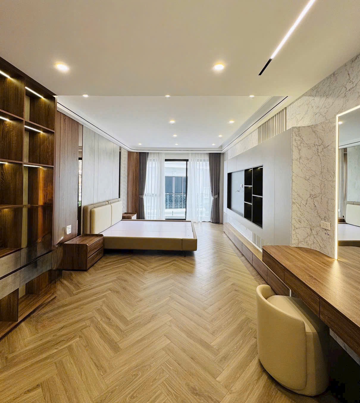 Bán nhà mới cự khối long biên