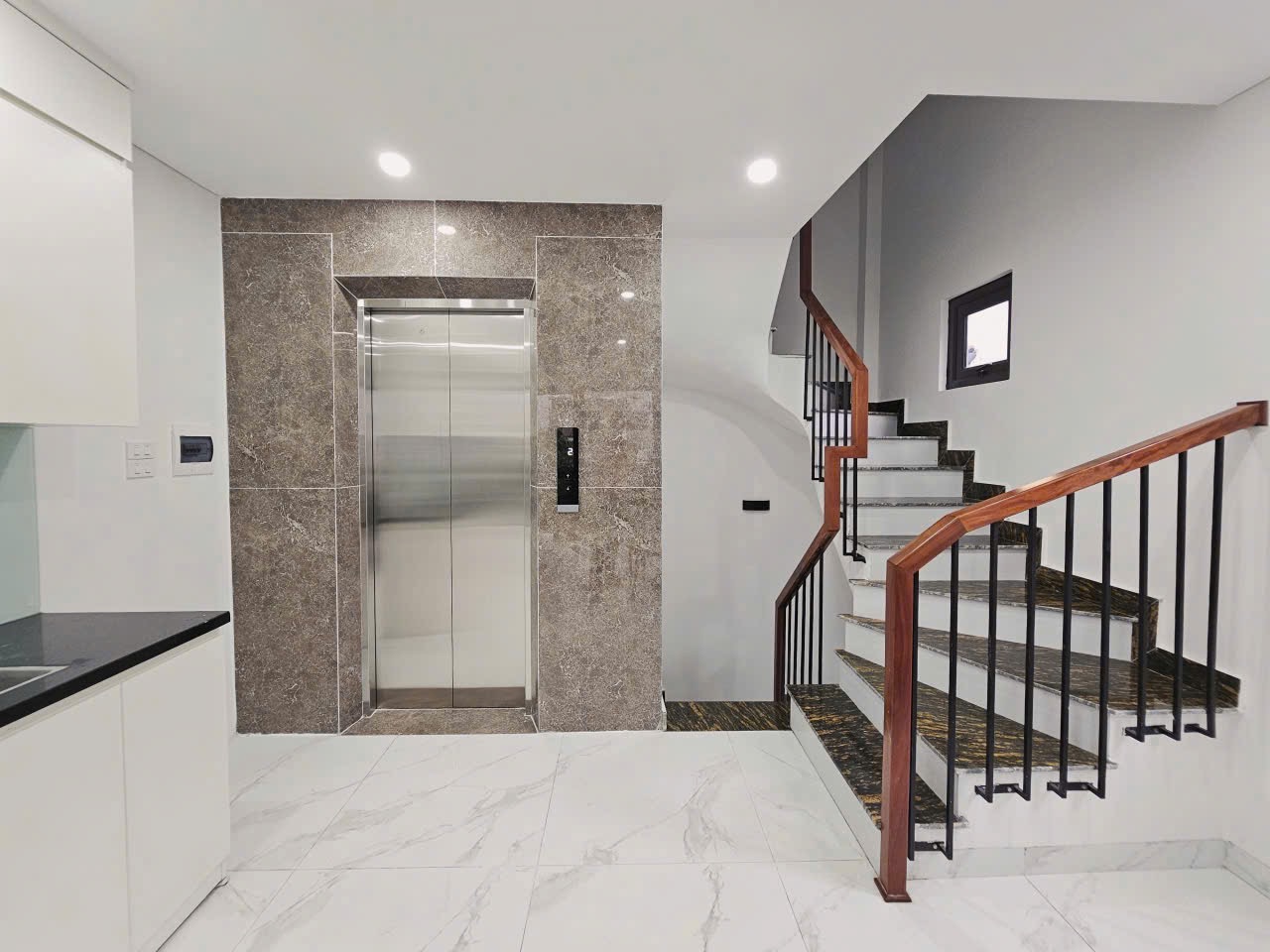 Bán nhà mới dân xây độc lập một căn