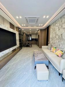 Bán nhà mới cự khối long biên