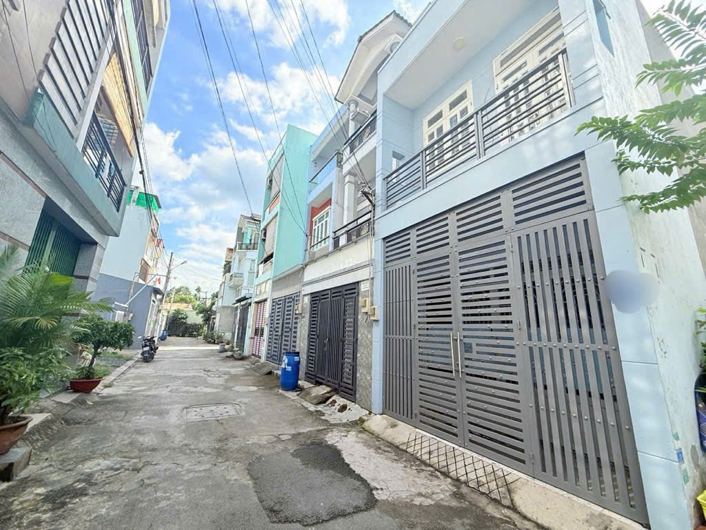 NHÀ 2 TẦNG ĐỐI DIỆN BỆNH VIỆN THỦ ĐỨC, SÁT BÊN ĐH SƯ PHẠM KỸ THUẬT, DT 56M 6.XXX TỶ TL