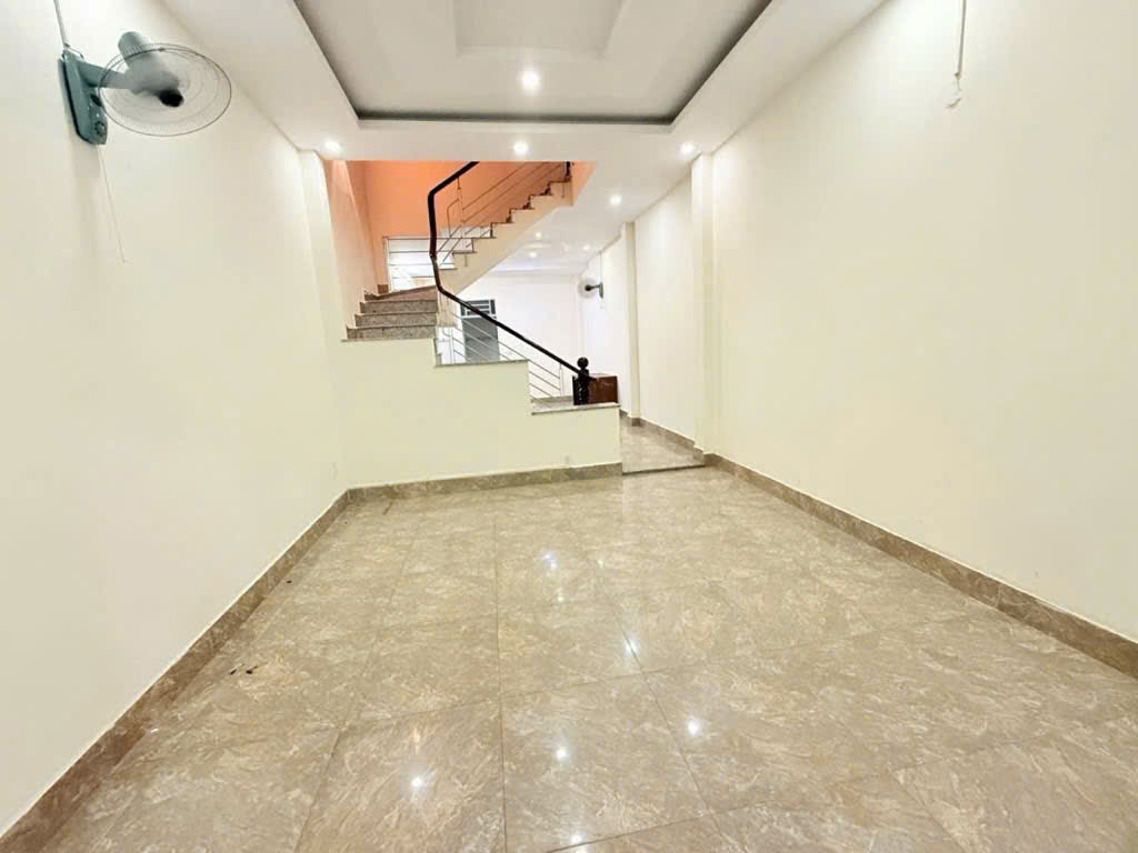 NHÀ 2 TẦNG ĐỐI DIỆN BỆNH VIỆN THỦ ĐỨC, SÁT BÊN ĐH SƯ PHẠM KỸ THUẬT, DT 56M 6.XXX TỶ TL