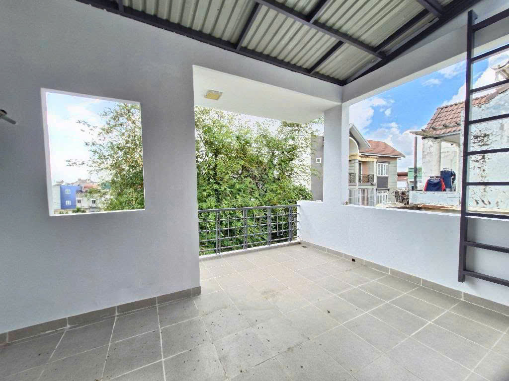 NHÀ 3 TẦNG NGAY BỆNH VIỆN THỦ ĐỨC-DT 67M NGANG HIẾM 5.2M - NHỈNH 7 TỶ