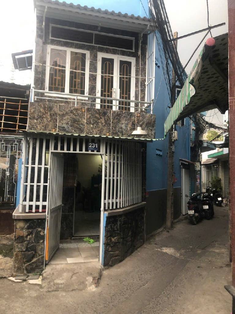 Hiếm! Chỉ hơn 2 tỷ có nhà MT Tạ Quang Bửu, 20m2, 2 tầng