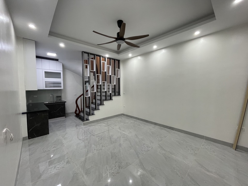 BÁN NHÀ 5 TẦNG, SỔ VUÔNG XÂY MỚI TINH, THIẾT KẾ HIỆN ĐẠI phố Nguyễn Văn Viên