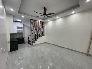 BÁN NHÀ 5 TẦNG, SỔ VUÔNG XÂY MỚI TINH, THIẾT KẾ HIỆN ĐẠI phố Nguyễn Văn Viên