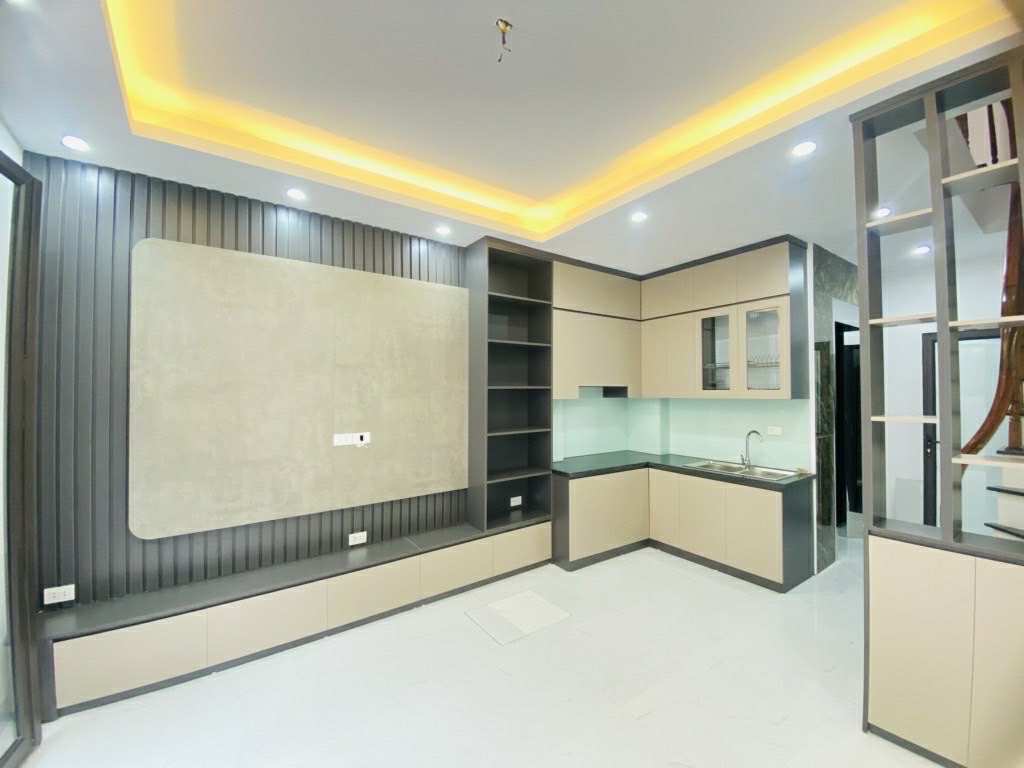 Nhà xây đẹp gần phố an ninh tốt