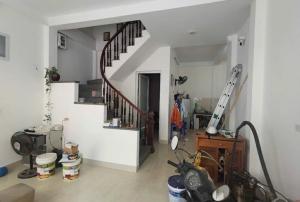 Nhà xây đẹp gần phố an ninh tốt