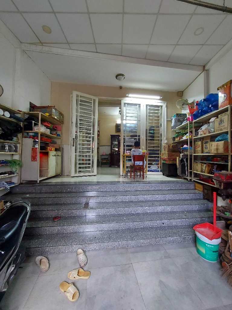 Kết cấu nhà 1 Trệt 3 lầu gồm 3PN, 5WC, có ban công, c