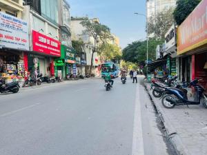 MẶT PHỐ NÚI TRÚC - SIÊU VIP BA ĐÌNH - KINH DOANH KHÔNG QUẢN NGÀY ĐÊM. Diện tích 25m 10 tỷ.