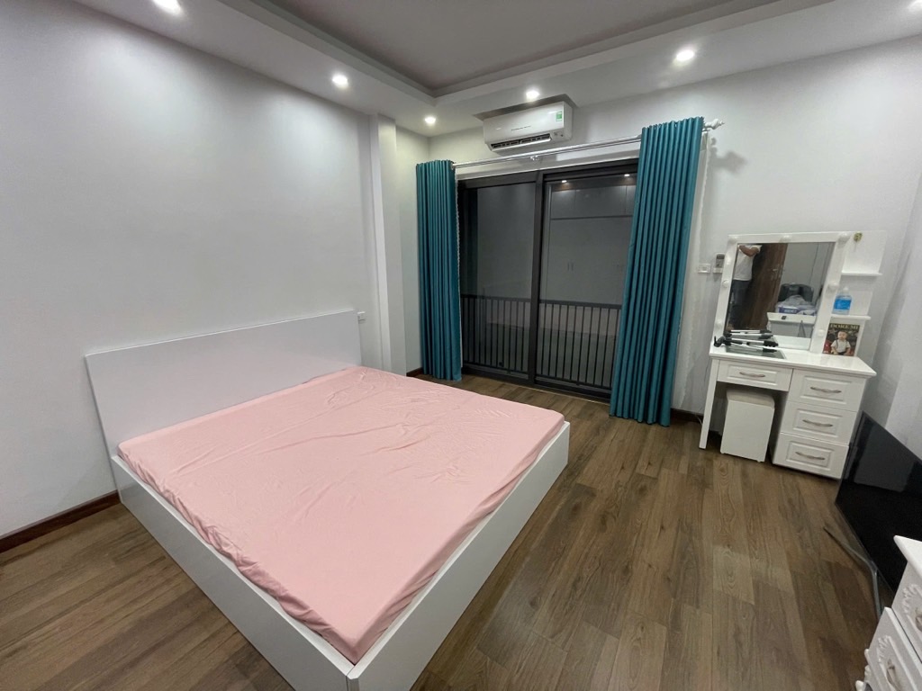 BÁN NHÀ TRUNG KÍNH, CẦU GIẤY