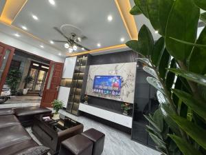 BÁN NHÀ THỊNH LIỆT HOÀNG MAI KINH DOANH, VĂN PHÒNG,SPA, Ô TÔ CHẠY VÒNG QANH 11TÝ