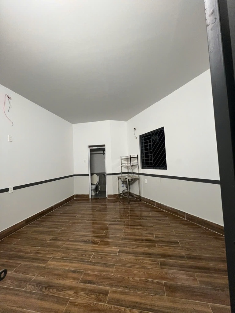 BÁN NHÀ GÓC 2 MẶT TIỀN - SÁT CHỢ THẠNH XUÂN - ĐƯỜNG 10M THÔNG RA CHỢ - CHO THUÊ FULL 10 PHÒNG. NHỈNH 7 TỶ 