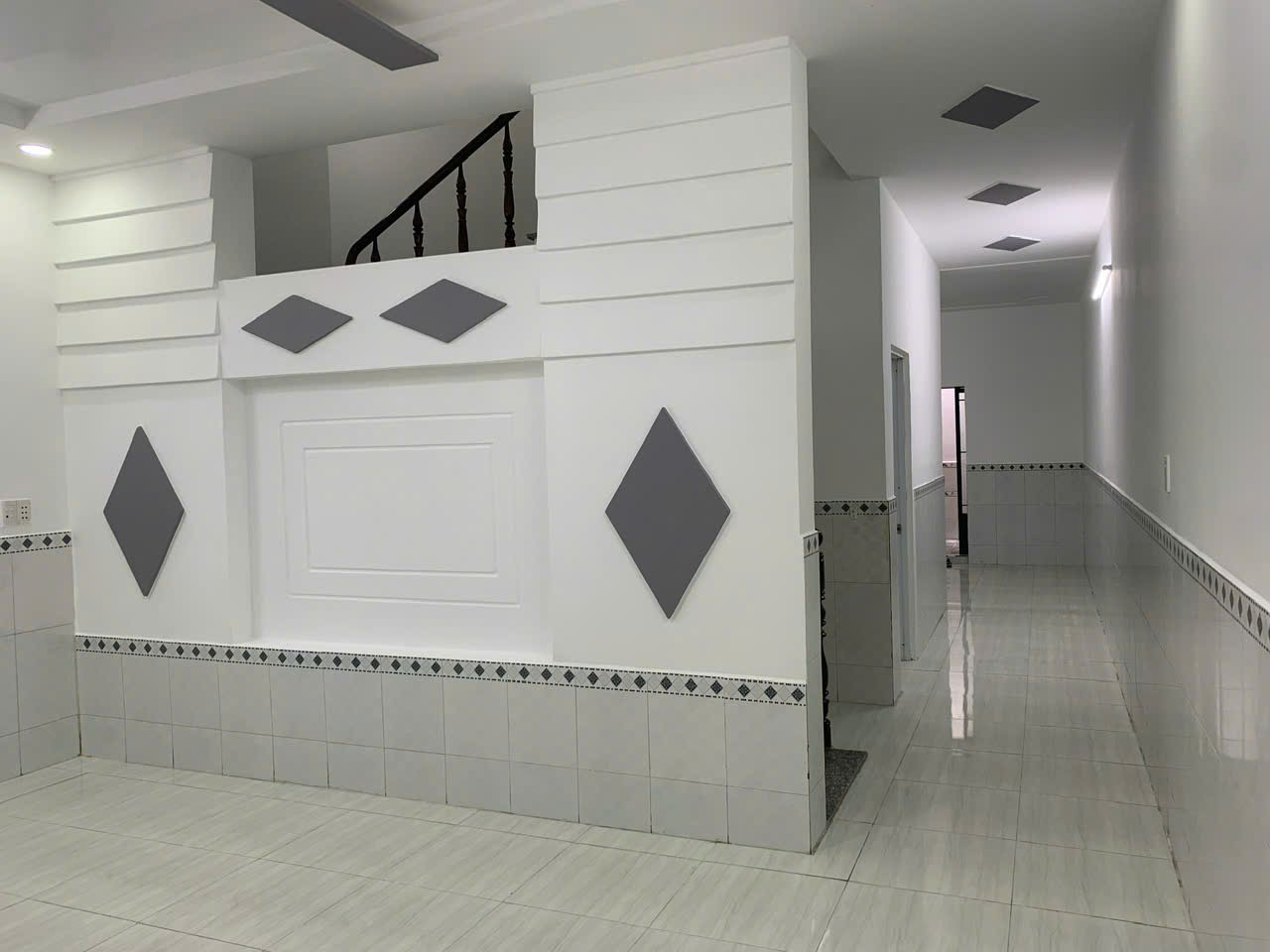 Bán nhà mới đẹp hai tầng tại Long An,100m2 sổ hồng chính chủ giá 2,3 tỷ