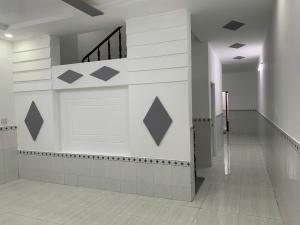 Bán nhà mới đẹp hai tầng tại Long An,100m2 sổ hồng chính chủ giá 2,3 tỷ