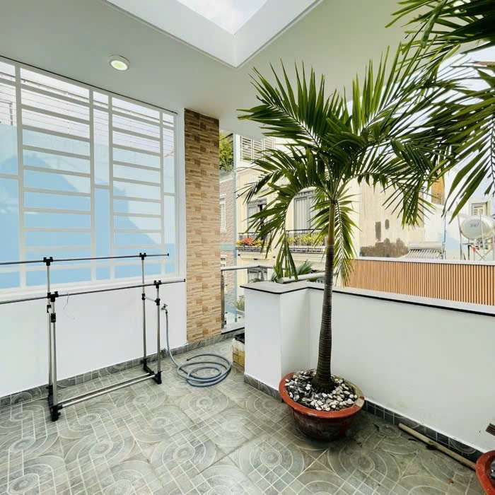 Bán nhà mới xây gần công viên quang trung