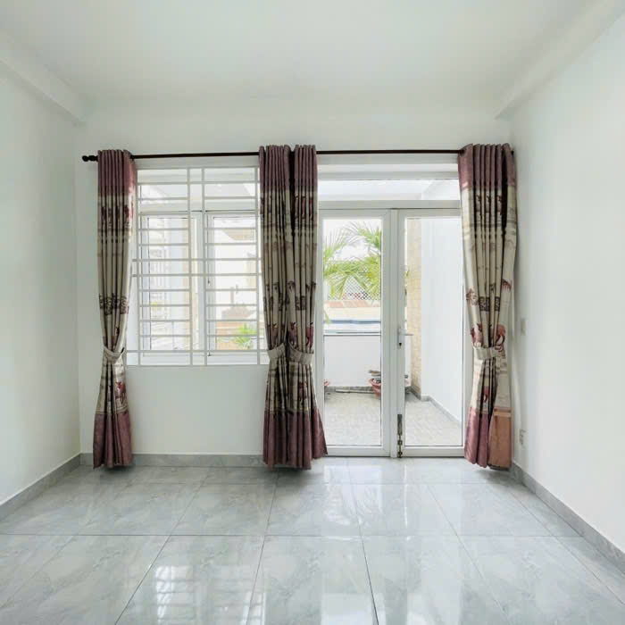 Bán nhà mới xây gần công viên quang trung