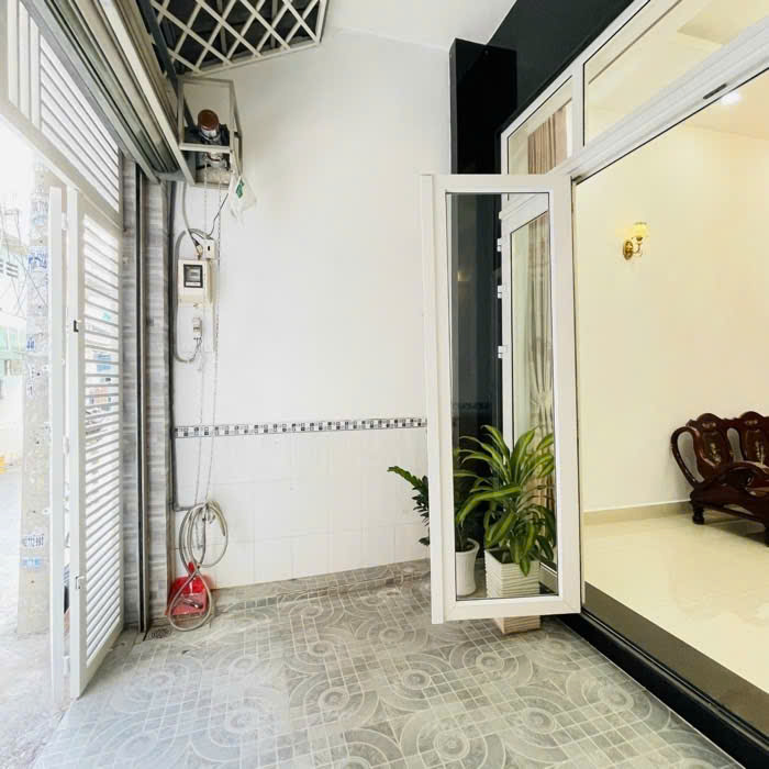 Bán nhà mới xây gần công viên quang trung