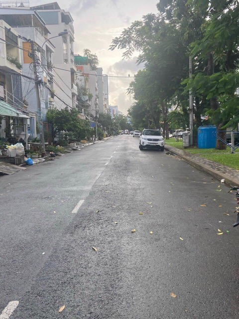 Nhà mặt tiền đường 40m, công viên, 40m2 giá 6.9 tỷ