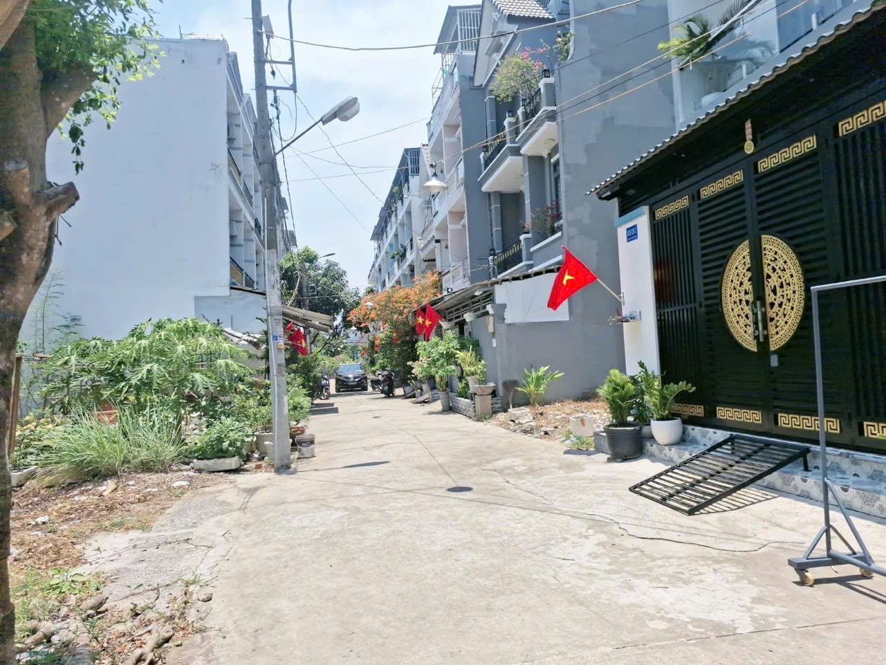 OTO MỞ CỬA TỚI ĐẤT (Ngang 11.32 Nở Hậu 12m x Dài 12.56m,KHU DÂN CƯ HIỆN HỮU, XD CAO TẦNG CHỈ NHỈN 5 Tỉ