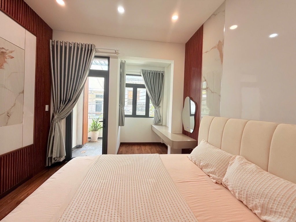 Xô Viết Nghệ Tĩnh - Hẻm kinh doanh, Xe Tải thông- Nhà đẹp full nộ thất 3 tầng.