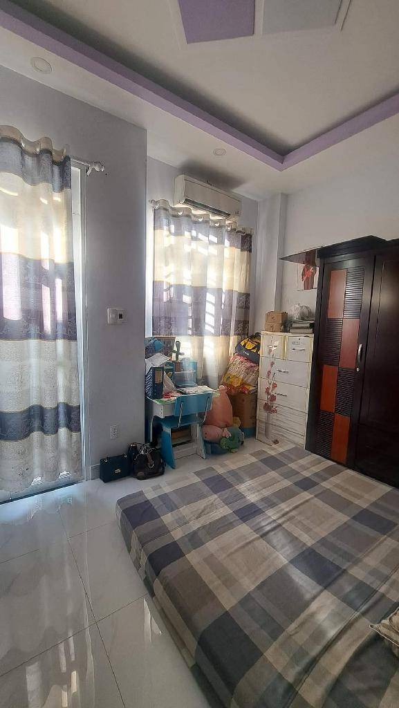 Nhà đẹp Trần xuân soạn , 3 tầng, gần chợ, 4.1m x 11 m, giá 6.95 tỏi