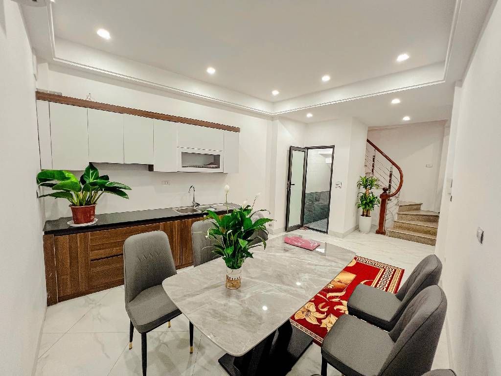 TRUNG TÂM ĐỐNG ĐA, 8 NGỦ, ĐỦ CÔNG NĂNG, 37M2, 9.2TYT