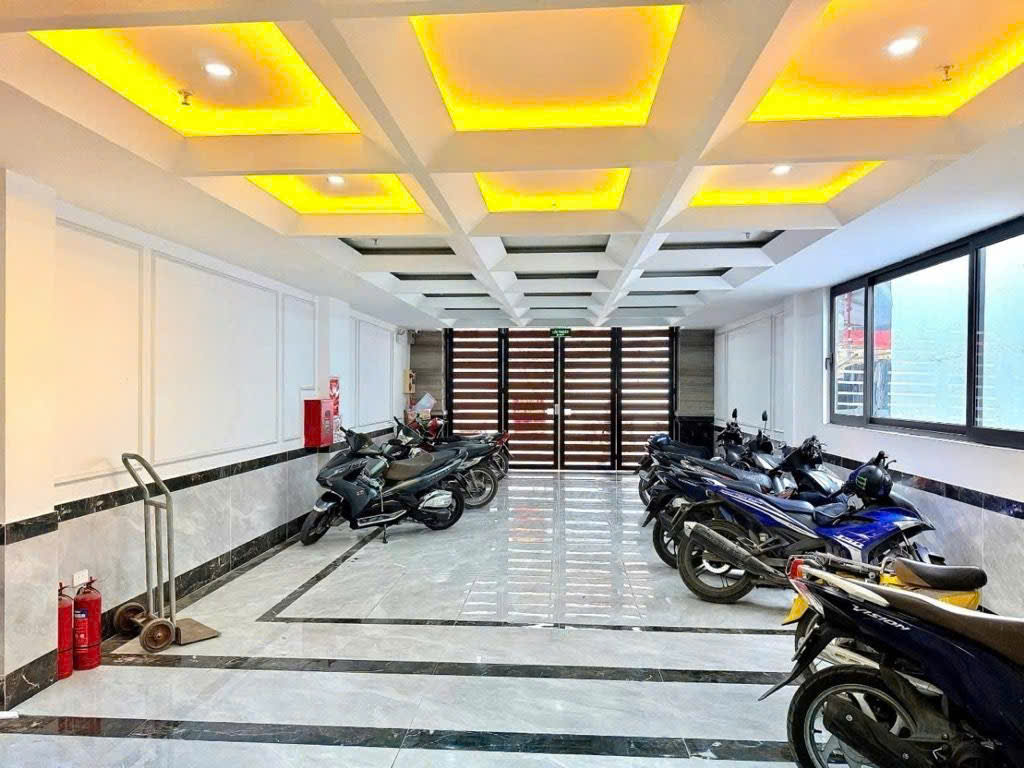 BÁN GẤP TÒA CCMN MỄ TRÌ 124M2– CHDV 9 TẦNG – 32 PHÒNG + 1 HẦM + 1 MẶT BẰNG KD – DÒNG TIỀN 200TR/T