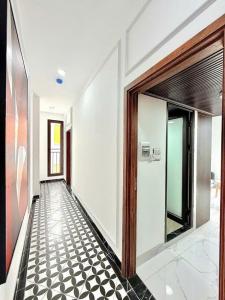 BÁN GẤP TÒA CCMN MỄ TRÌ 124M2– CHDV 9 TẦNG – 32 PHÒNG + 1 HẦM + 1 MẶT BẰNG KD – DÒNG TIỀN 200TR/T