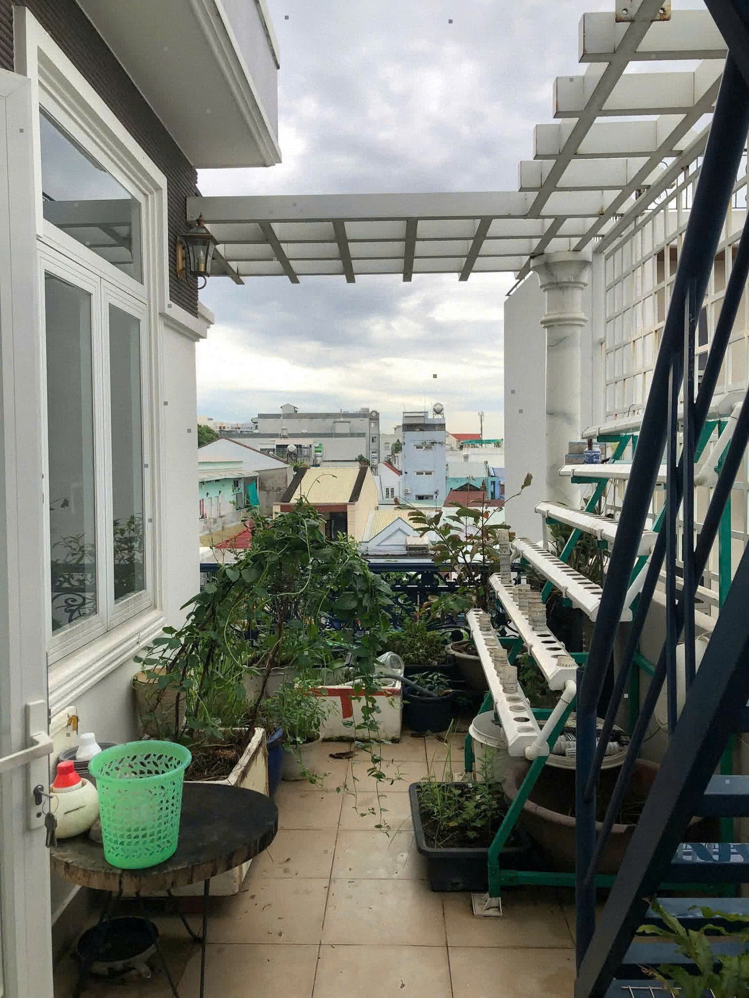 Bán nhà đẹp 3 tầng ở ngay, Đường Lê Văn Việt Quận 9