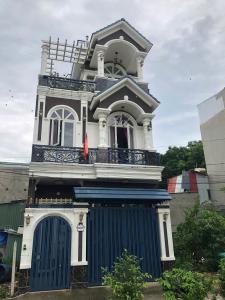 Bán nhà đẹp 3 tầng ở ngay, Đường Lê Văn Việt Quận 9