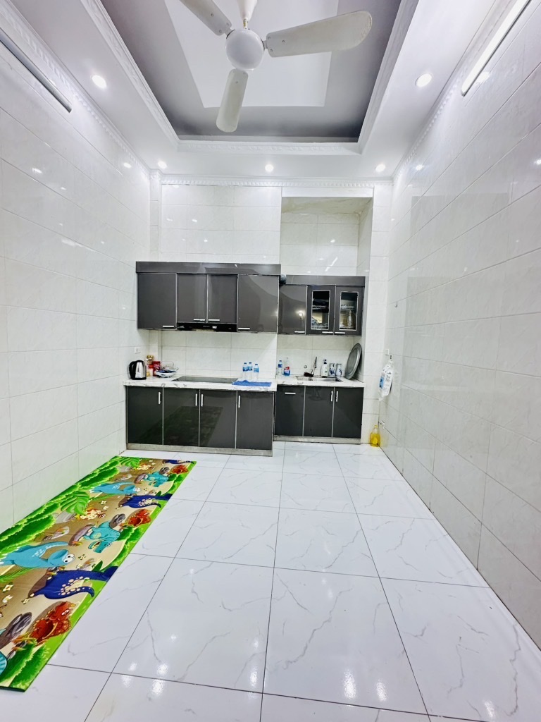 Bán nhà đường Nguyễn Hoàng Tôn