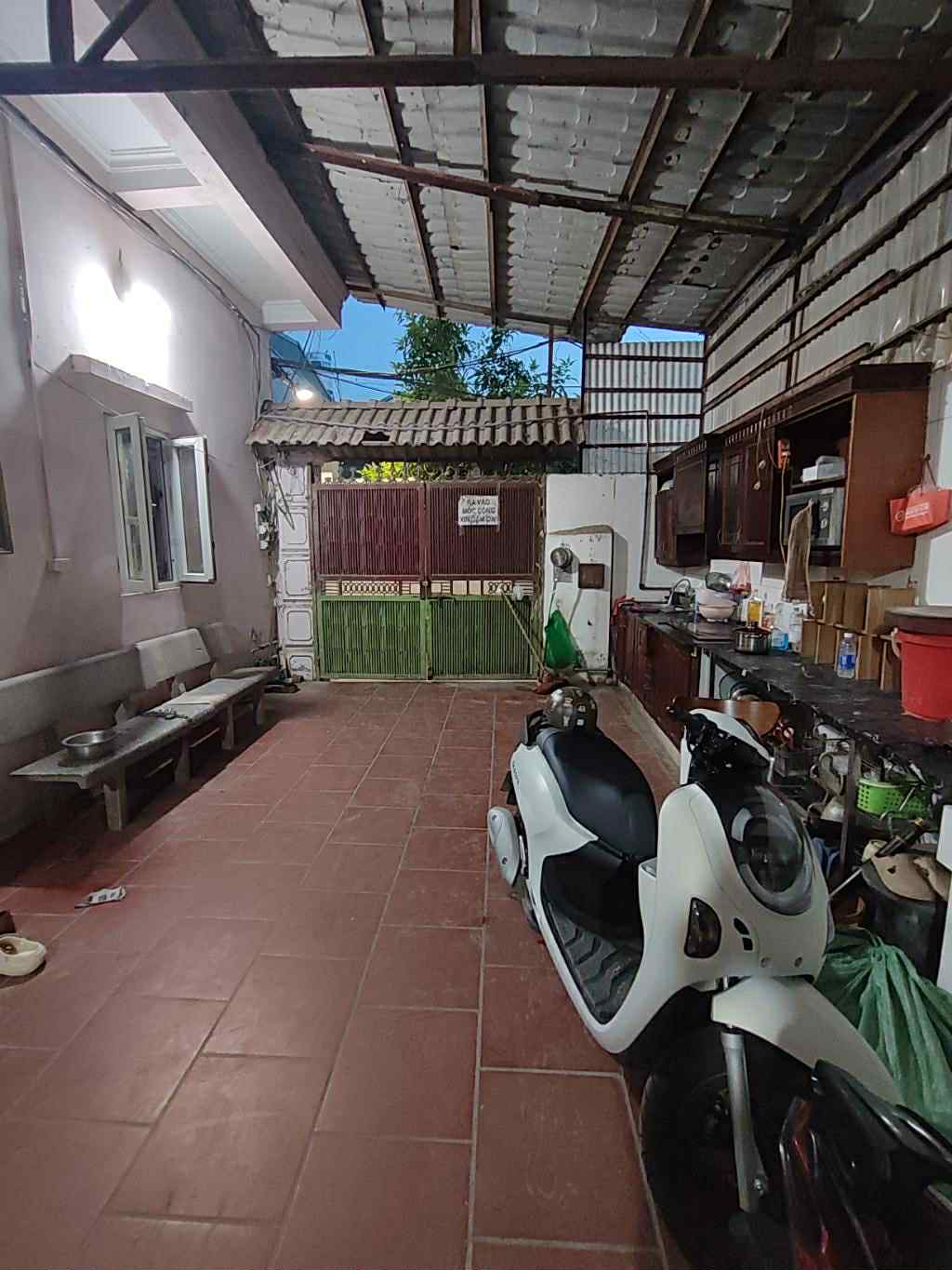 BÁN NHÀ MỚI XÂY PHỐ DƯƠNG QUẢNG HÀM – CẦU GIẤY – THANG MÁY, TRUNG TÂM, Ở NGAY