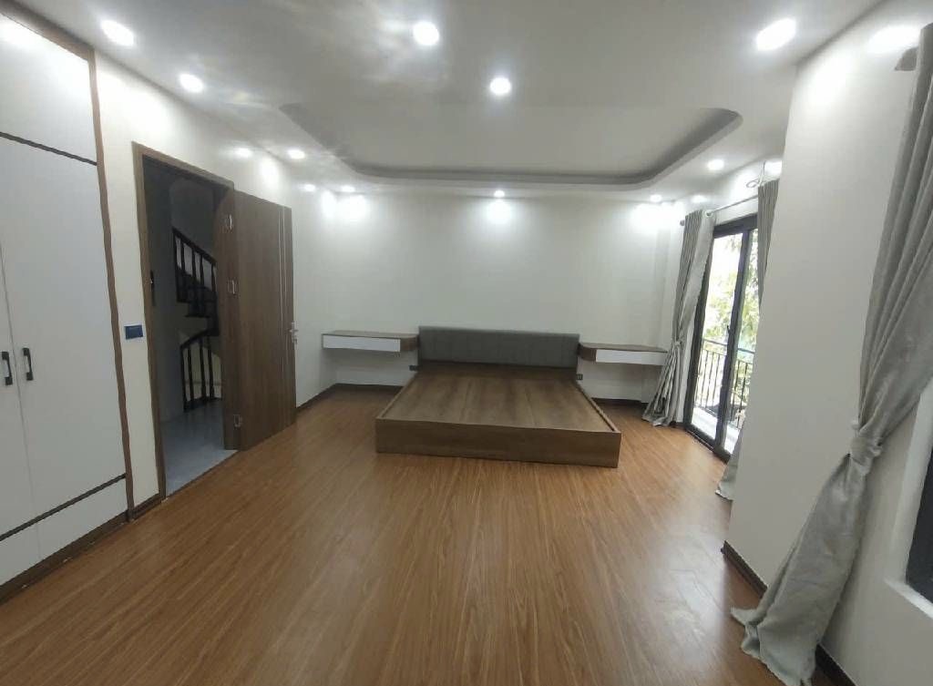 Bán Nhà Mới Phố Nam Dư , 50M , 5 Tầng Thang máy, Ba Bước Ra Phố siêu hiếm