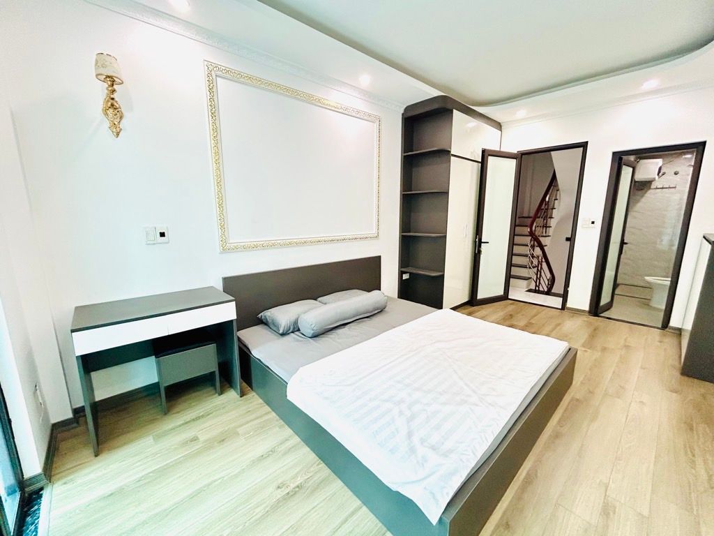 Nhà Hiếm Lĩnh Nam Ngay Ngã 3 Lĩnh Nam, 30M, 5 Tầng Mới Kính Koong Ở Luôn siêu hiếm