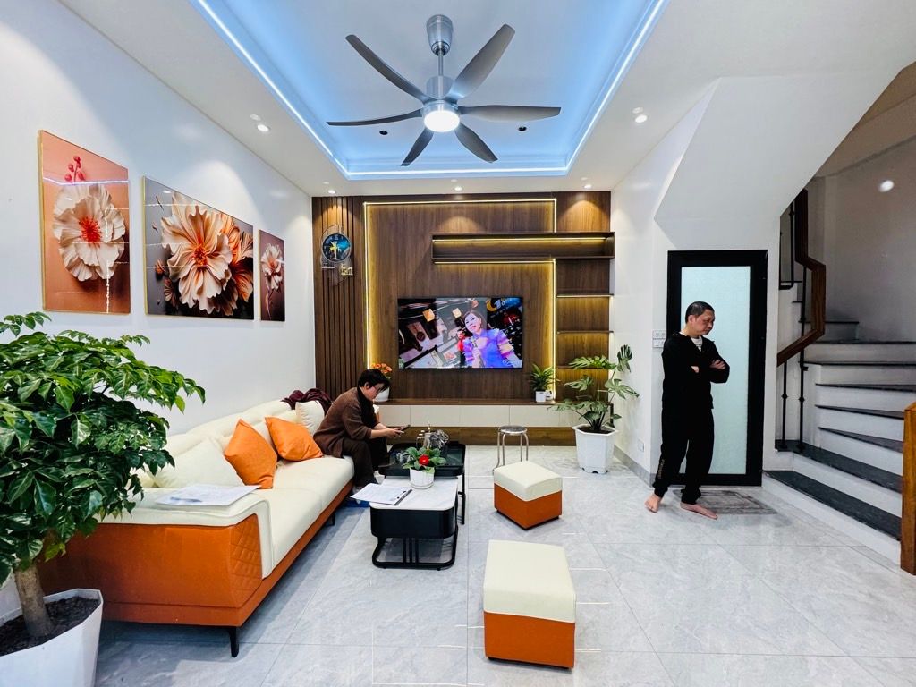 NHÀ ĐẸP LĨNH NAM 5 TẦNG FULL NỘI THẤT, OTO ĐỖ CỬA, DT30M SIÊU HIẾM