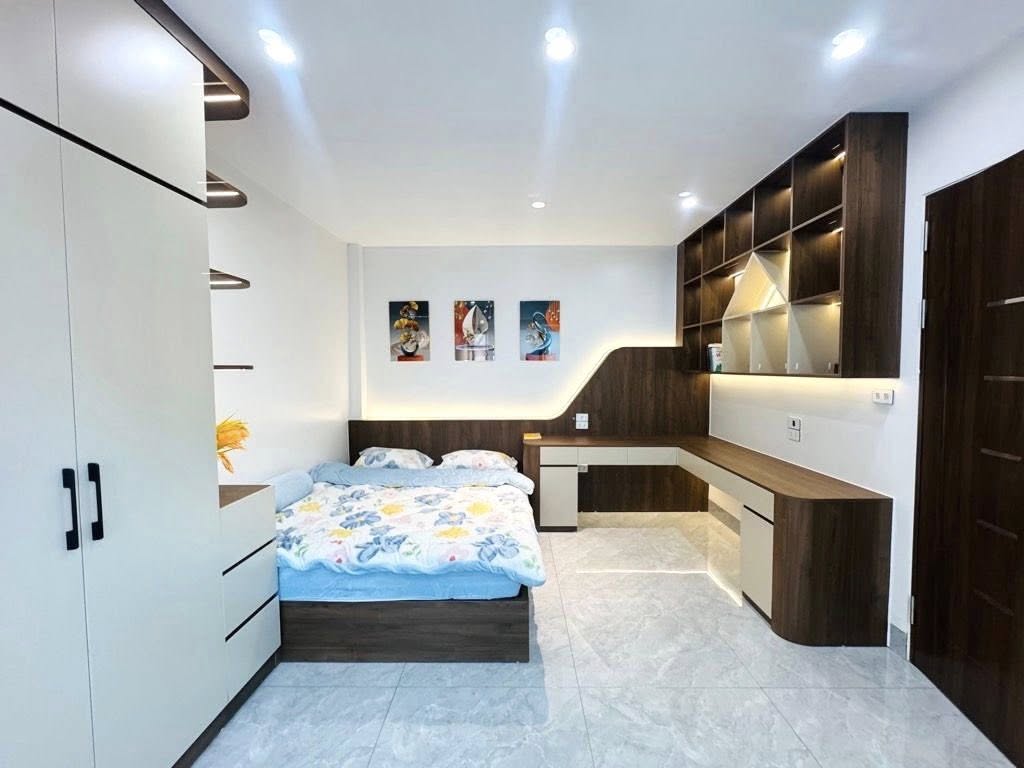 Ông Anh về quê gửi bán căn siêu phẩm Lĩnh Nam, oto đỗ cửa, kinh doanh, 5 Tầng như mới