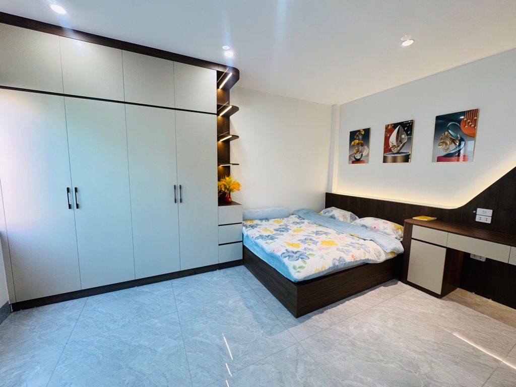 Ông Anh về quê gửi bán căn siêu phẩm Lĩnh Nam, oto đỗ cửa, kinh doanh, 5 Tầng như mới