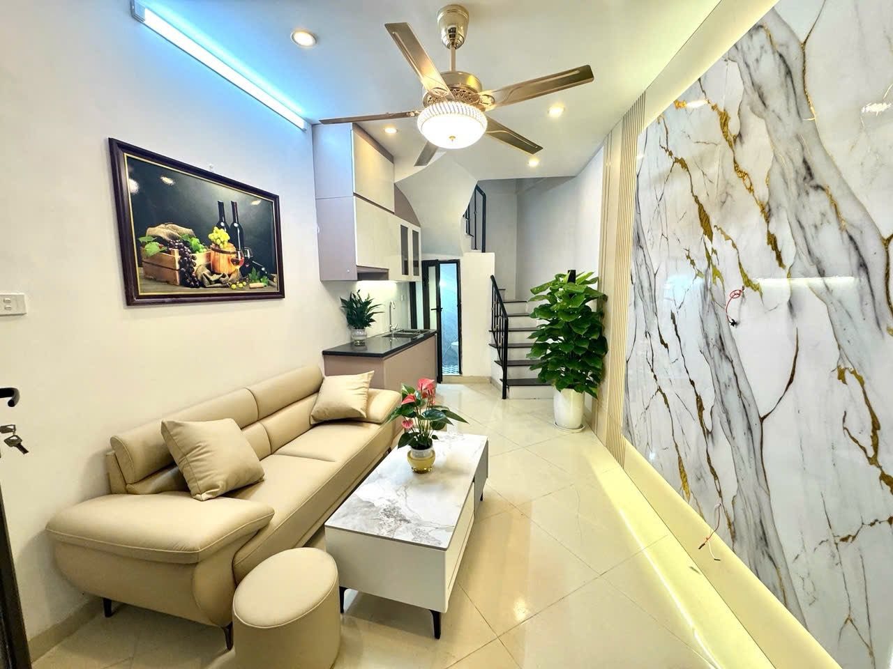 BÁN NHÀ LĨNH NAM , GẦN VÀNH ĐAI 2,5 ĐANG MỞ 9 LÀN XE, 32M, 5 TẦNG NỘI THẤT MỚI Ở LUÔN